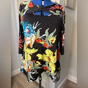Sunny Leigh Black Floral Tunic  Women Top. Size l.  K